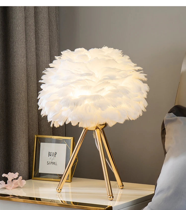 Lampes de bureau Lampe de table de chambre à coucher de plume lampe de chevet moderne salon café de mariage décoration de Noël décoration romantique lampe de plumes d'oie blanc Or