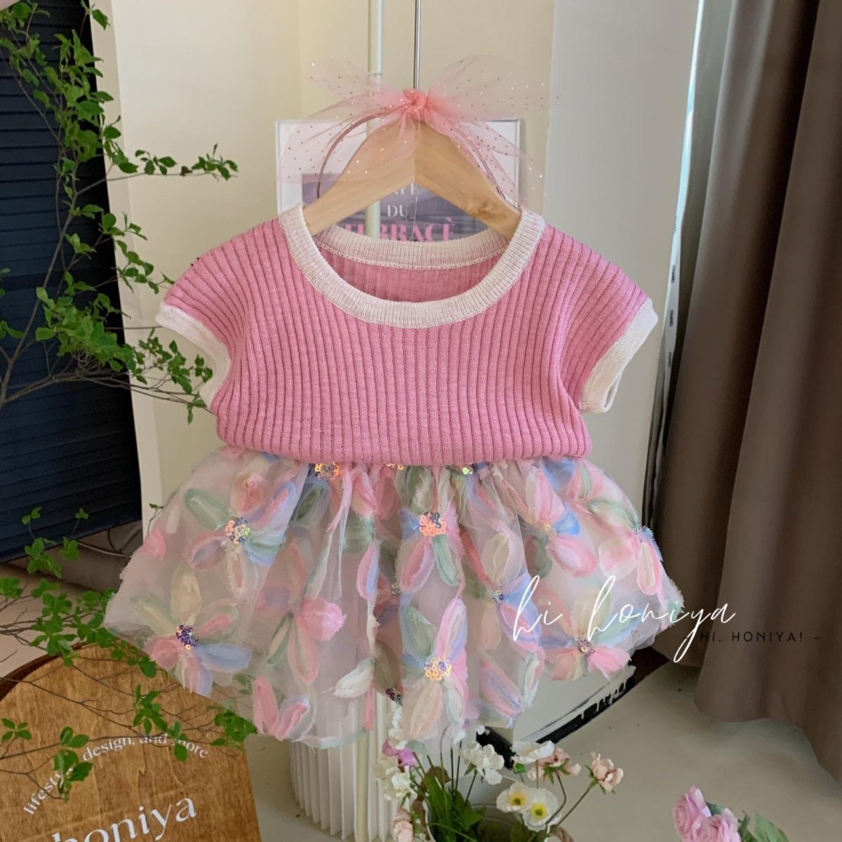 Ensemble de vètements d'eté pour filles, t-shirt à marches ,jupe de princesse ,deux piéces, nouvelle collection