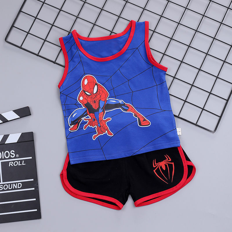 Un ensemble de vétements pour enfants.coton.