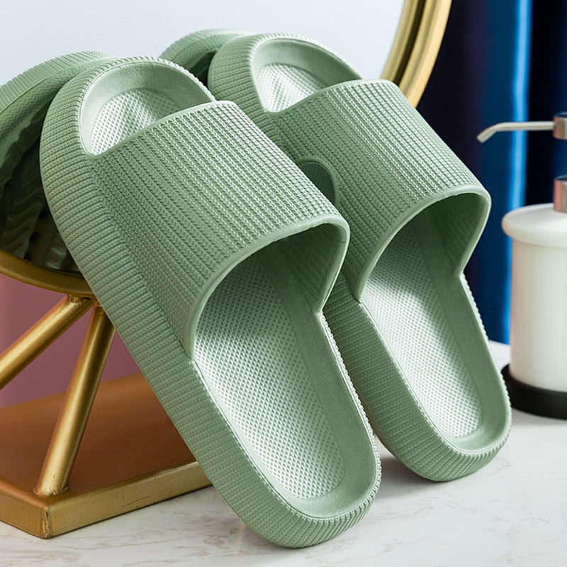 Tongs de plage décontractées pour hommes et femmes.