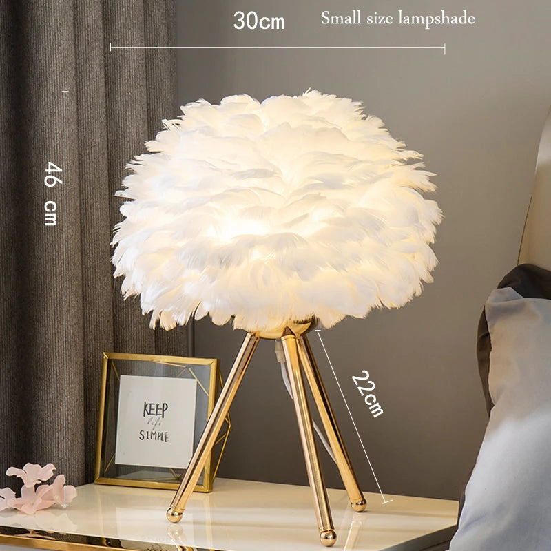 Lampes de bureau Lampe de table de chambre à coucher de plume lampe de chevet moderne salon café de mariage décoration de Noël décoration romantique lampe de plumes d'oie blanc Or