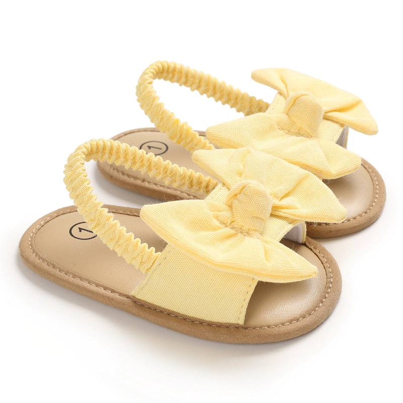 Sandales à noeud pour petites princesses.