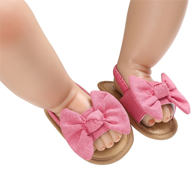 Sandales à noeud pour petites princesses.