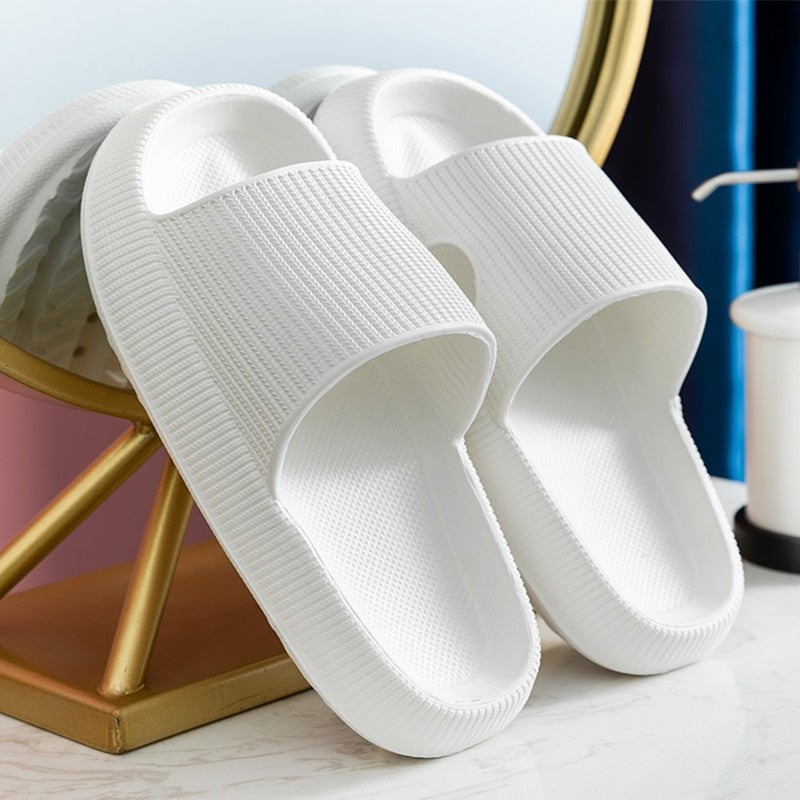 Tongs de plage décontractées pour hommes et femmes.