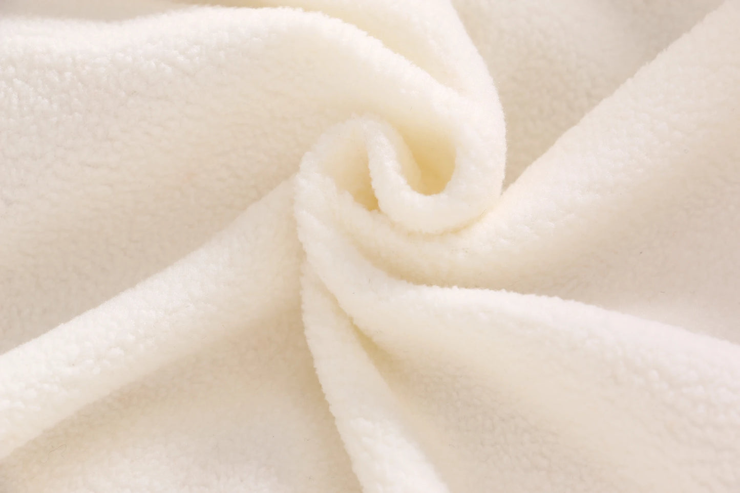 Chaud et élégant : le manteau matelassé pour fille avec imprimé papillon et capuche polaire - parfait pour l’hiver !