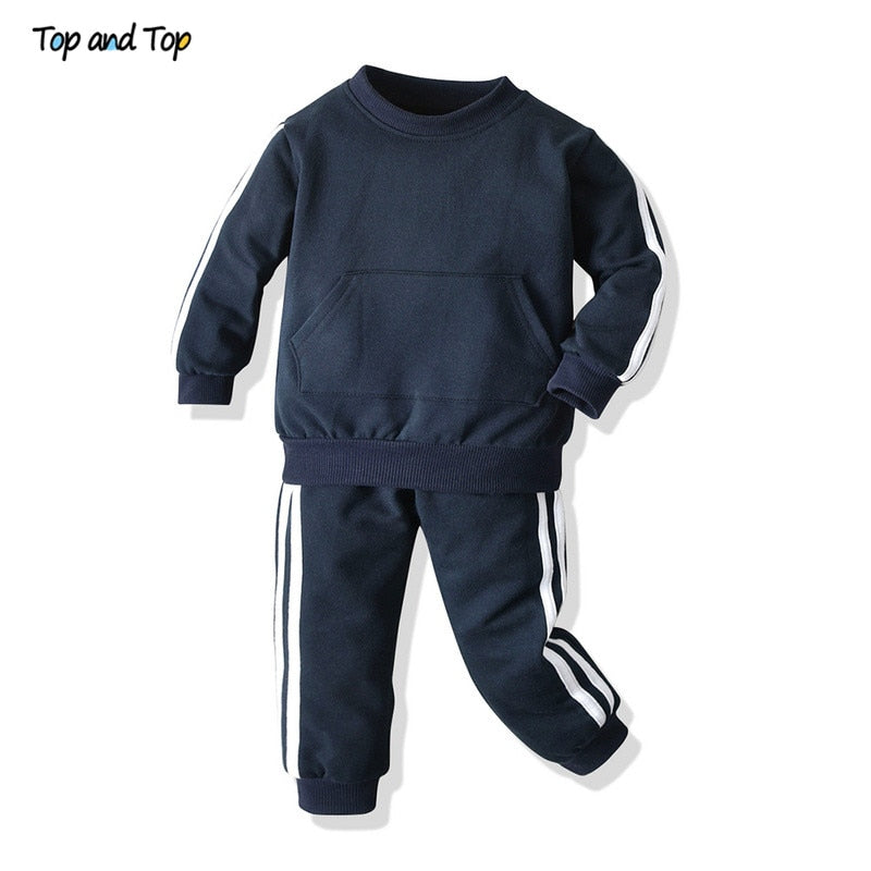 Ensemble de vêtements pour bébés garçons et filles.