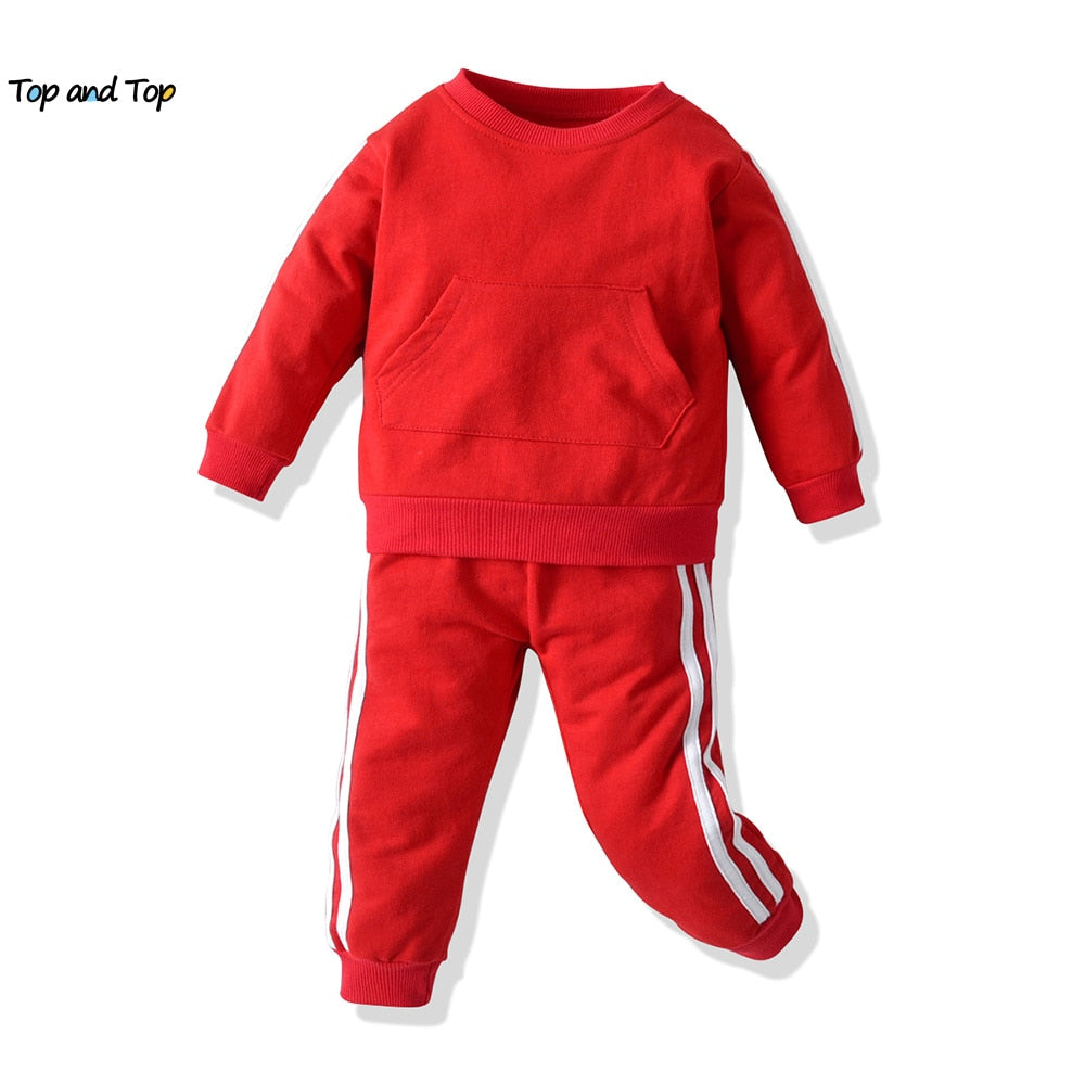 Ensemble de vêtements pour bébés garçons et filles.