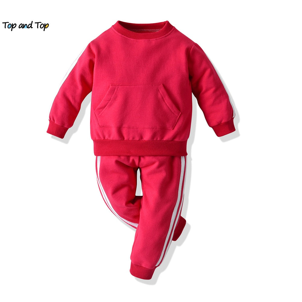 Ensemble de vêtements pour bébés garçons et filles.