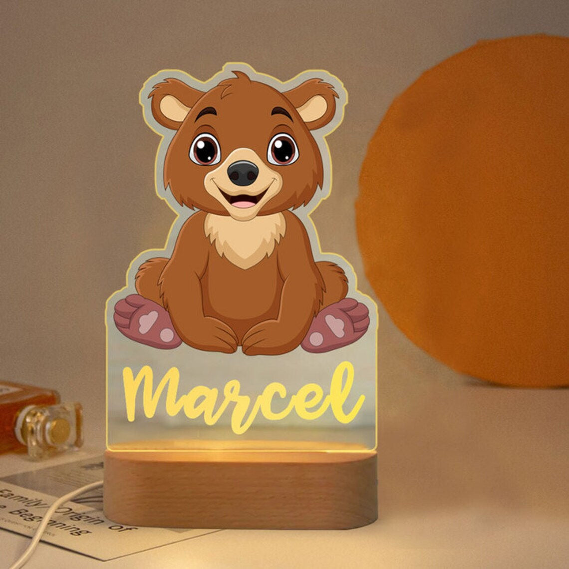 Lampe de nuit en acrylique avec le nom individuel de l'enfant