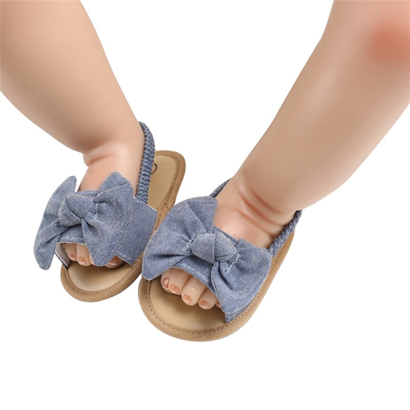Sandales à noeud pour petites princesses.