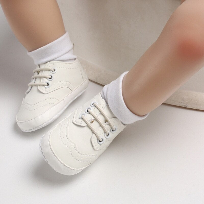 basket-pour-bebe-blanc-cuir-pas-cher-comfortable-practique