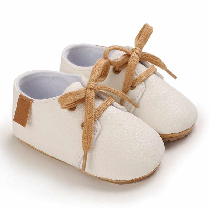 chaussures-pour-bebe-garcon-cuir-blanc