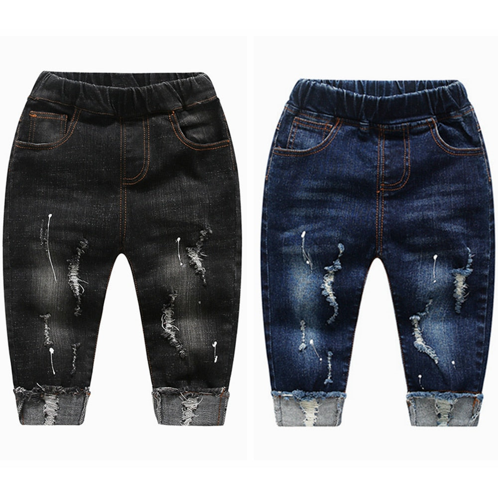 Jeans en denim extensible pour bébés garçons.